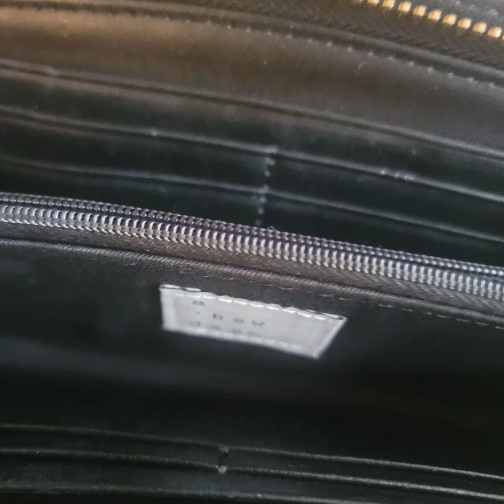 Black Crocodile-Embossed Women's Wallet